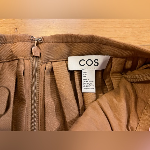Cos pleated skirt in brown size 2 - Picture 2 of 2